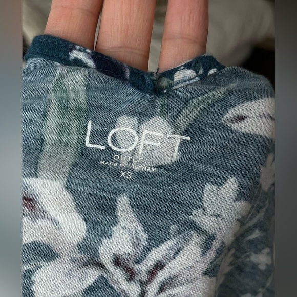 Loft Outlet Floral Top, Size XS - Picture 2 of 3